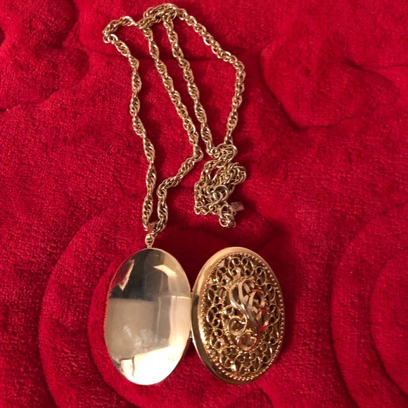 Vtg Locket and Necklace - Picture 3 of 6